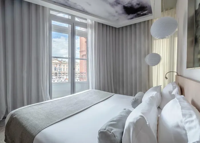 Le Grand Balcon Hotel